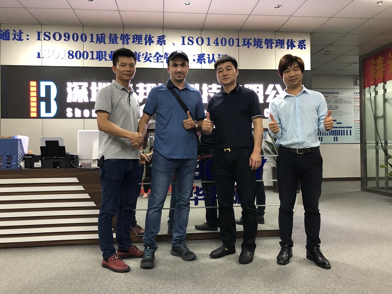 俄羅斯客戶前來(lái)我司考察液晶拼接屏、LED等終端大屏顯示設(shè)備