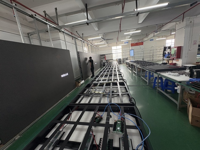 室內(nèi)P4 LED顯示屏：磁吸簡(jiǎn)易箱體車間組裝